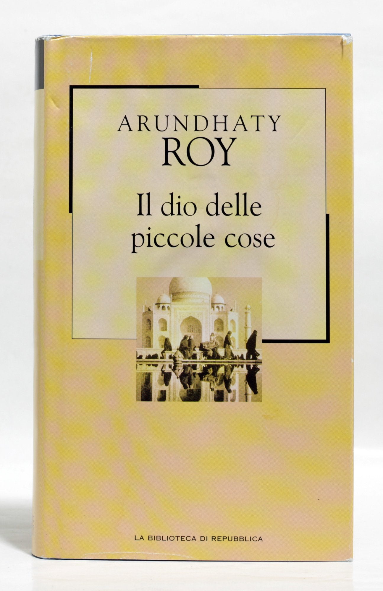 Libro - Il dio delle piccole cose - Arundhaty Roy