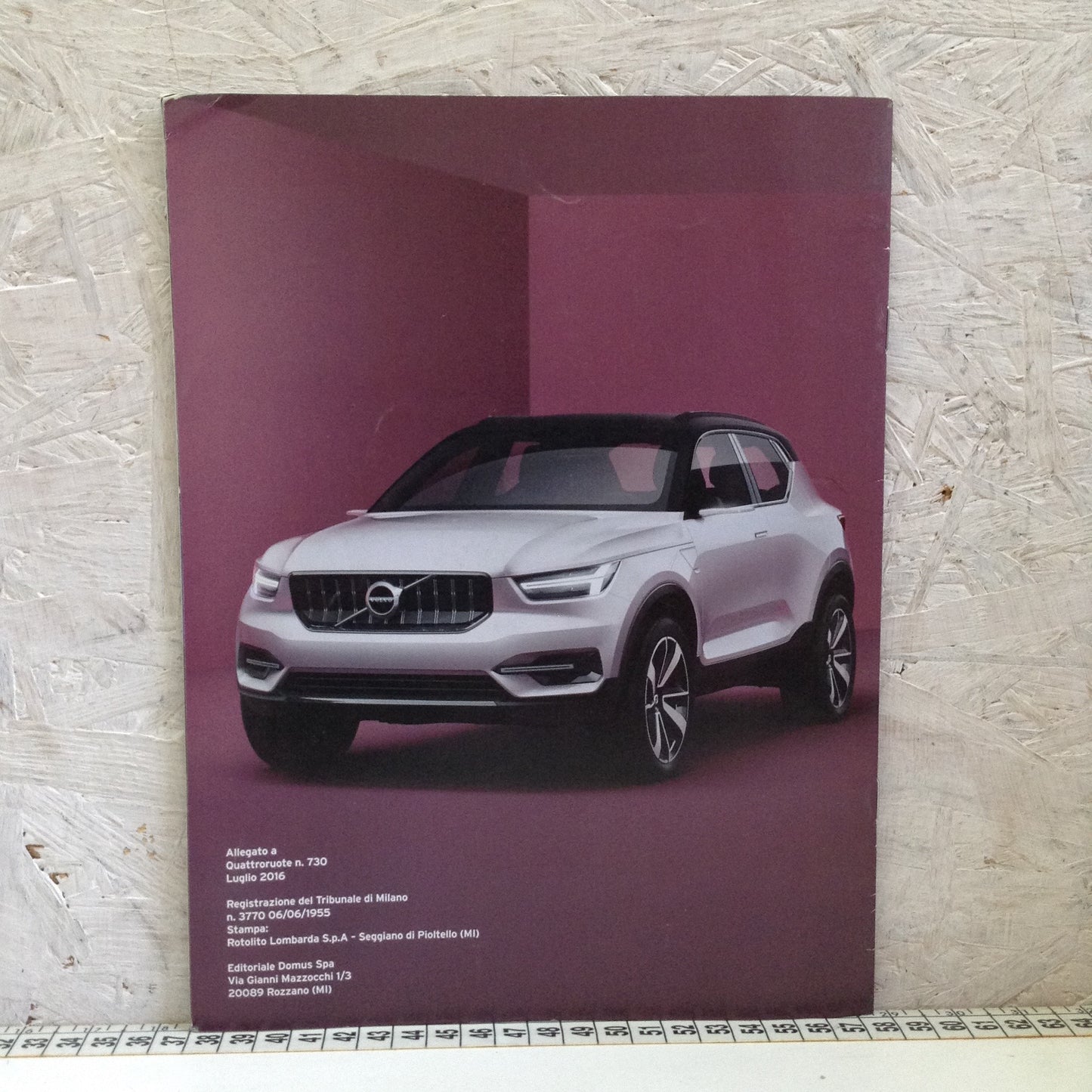 Libro - Rivista Quattroruote - Volvo ibride La via svedese all’elett