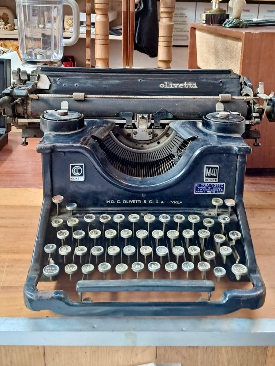 Macchina da scrivere Olivetti M40 – Nero