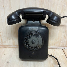 Carica l&#39;immagine nel visualizzatore di Gallery, Telefono da parete SIEMENS Milano nero in bachelite anni 50