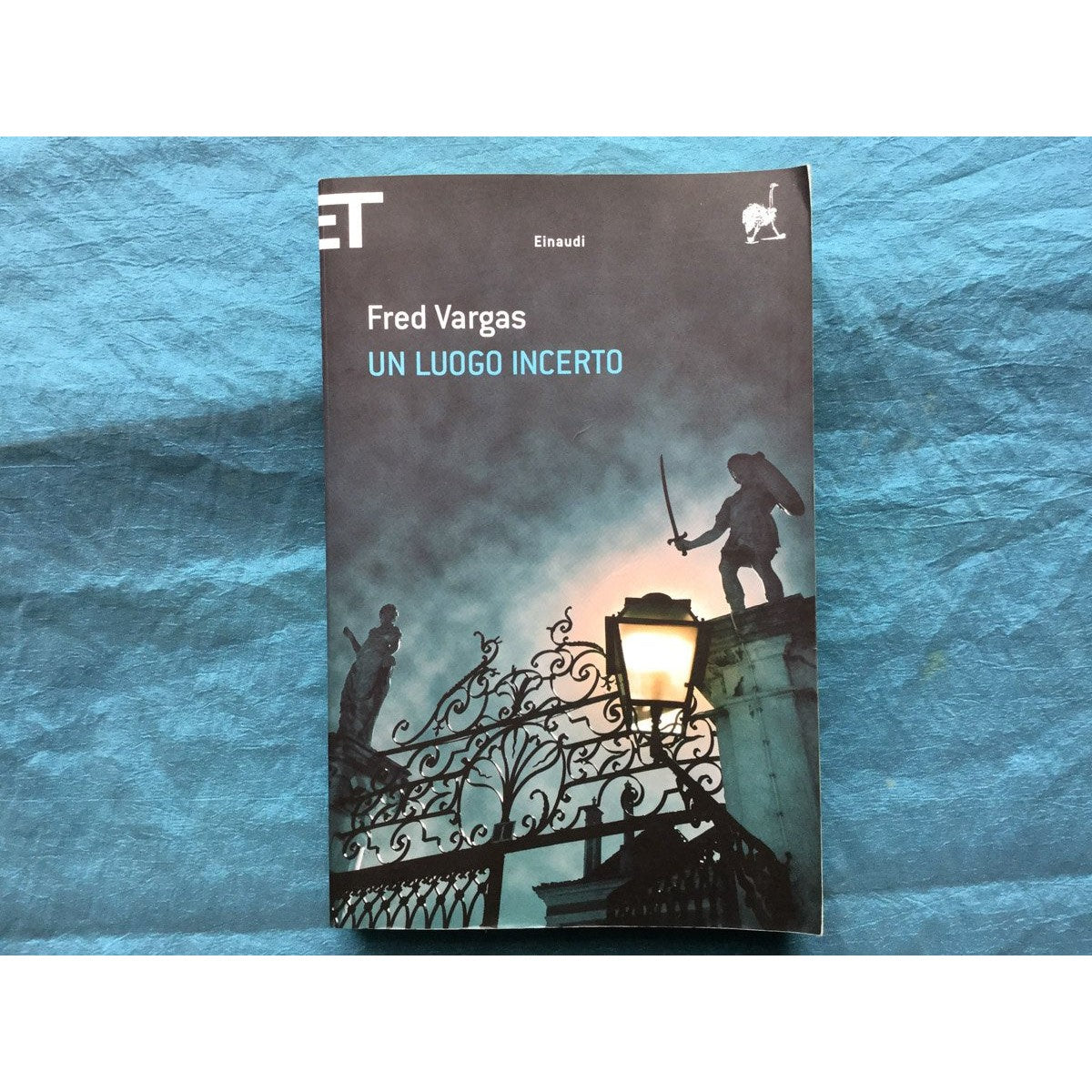 Libro - Un luogo incerto - Vargas, Fred