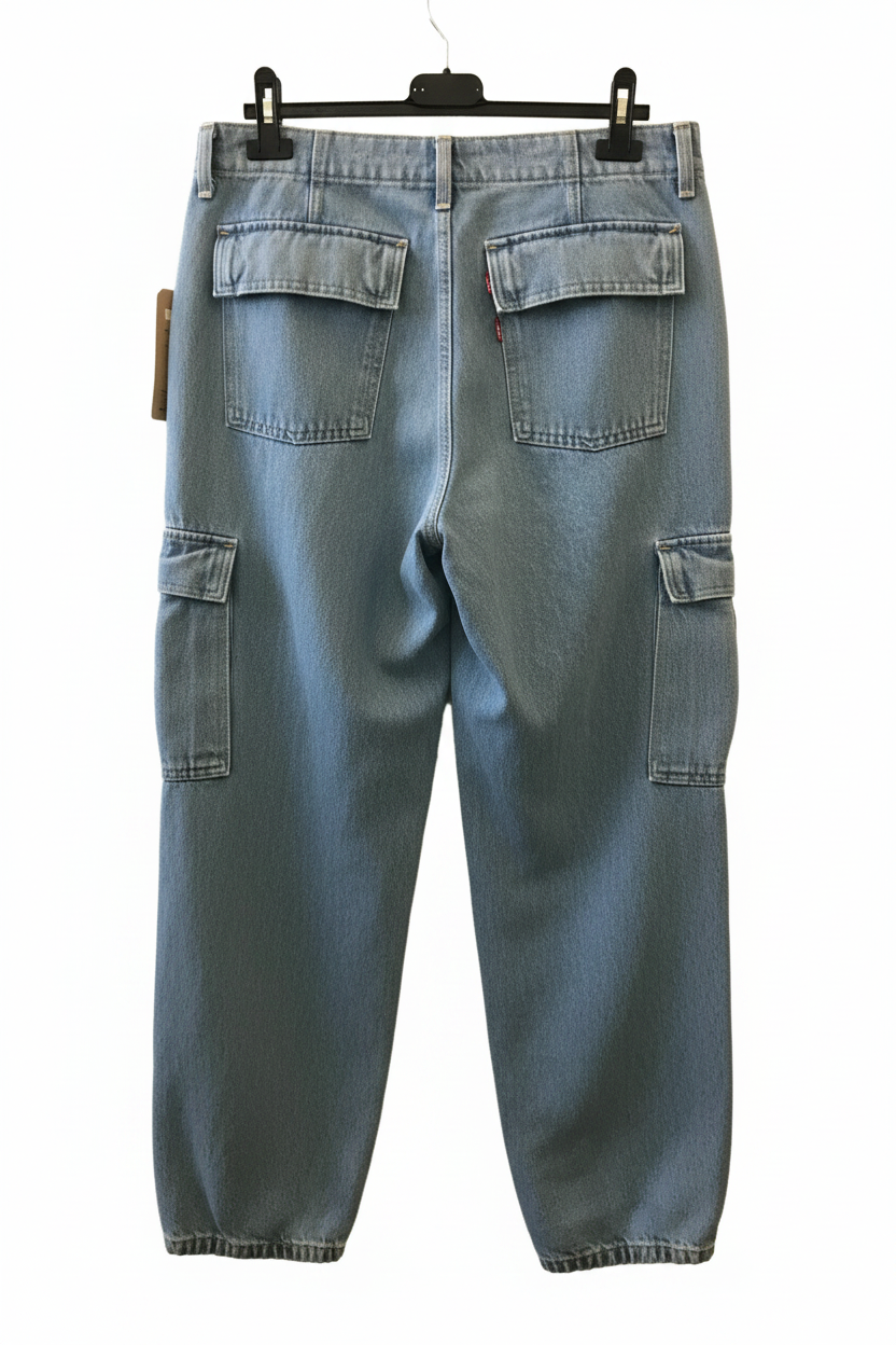 Jeans cargo Levi's – sfondo bianco