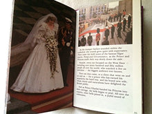 Carica l&#39;immagine nel visualizzatore di Gallery, Libro - Royal Wedding: A Ladybird Souvenir Of The Royal Day  - Audrey Daly