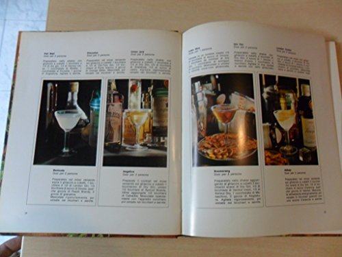 Book - THE MONTH IN THE KITCHEN - AUGUST - AA.VV.