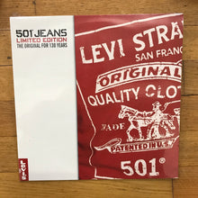 Carica l&#39;immagine nel visualizzatore di Gallery, Vinile LP 12’’ LEVI’S STRAUSS 501 jeans limited edition