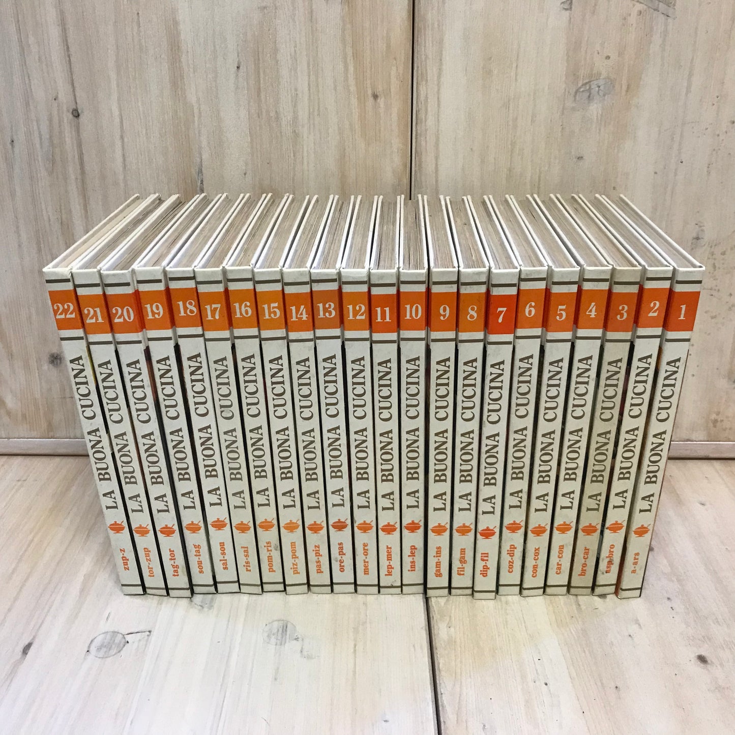 Lot of books encyclopaedia THE GOOD CUISINE international Curcio - 22 volumes