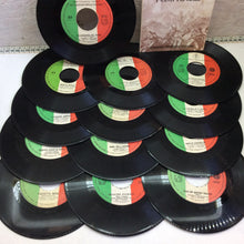 Load image into Gallery viewer, Vinyl 45 rpm SONGS OF THE PATRIA + book HISTORY OF ITALY THROUGH POP HYMNS